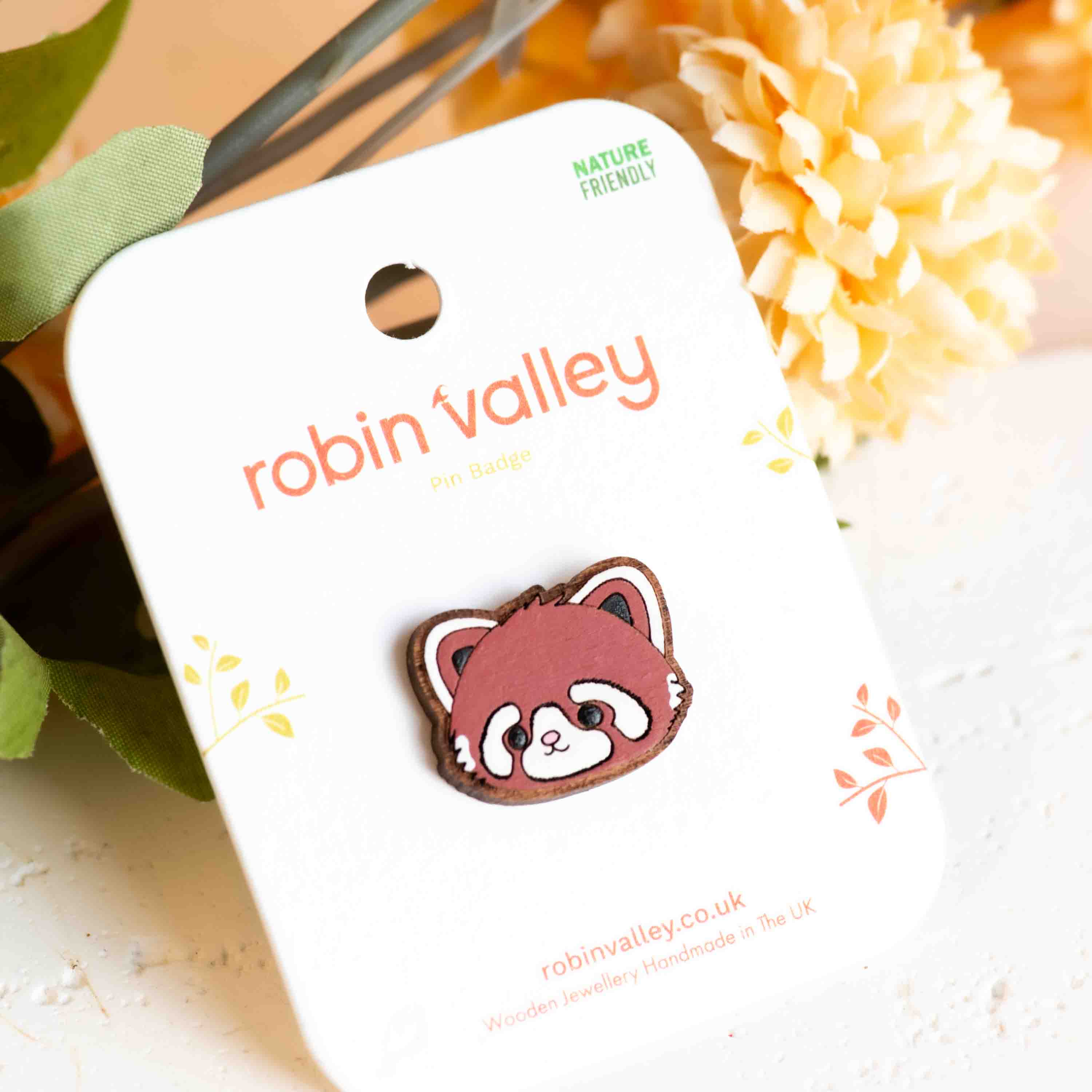 Spilla con Panda Rosso Danzante