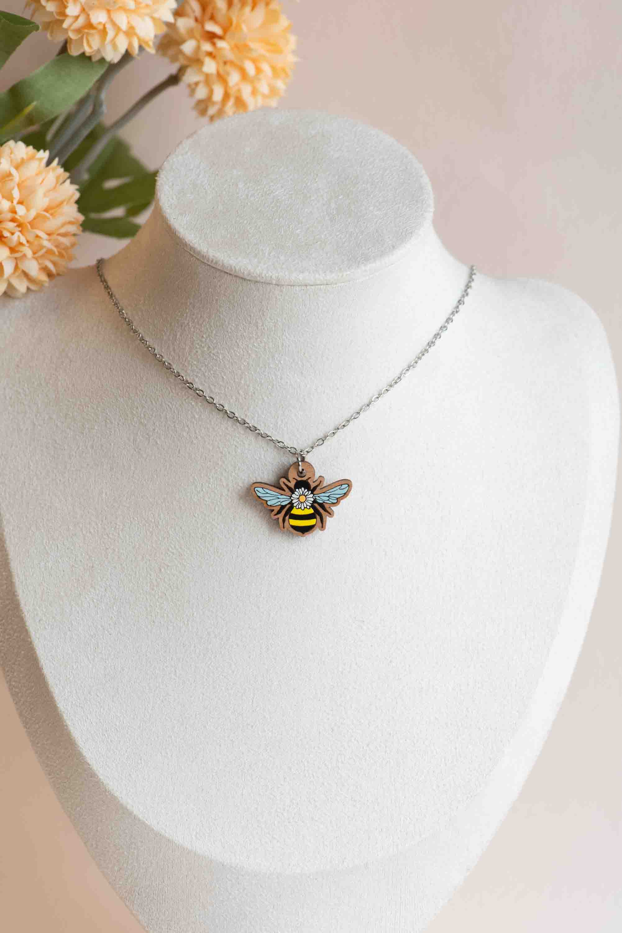 Daisy Bee Necklace