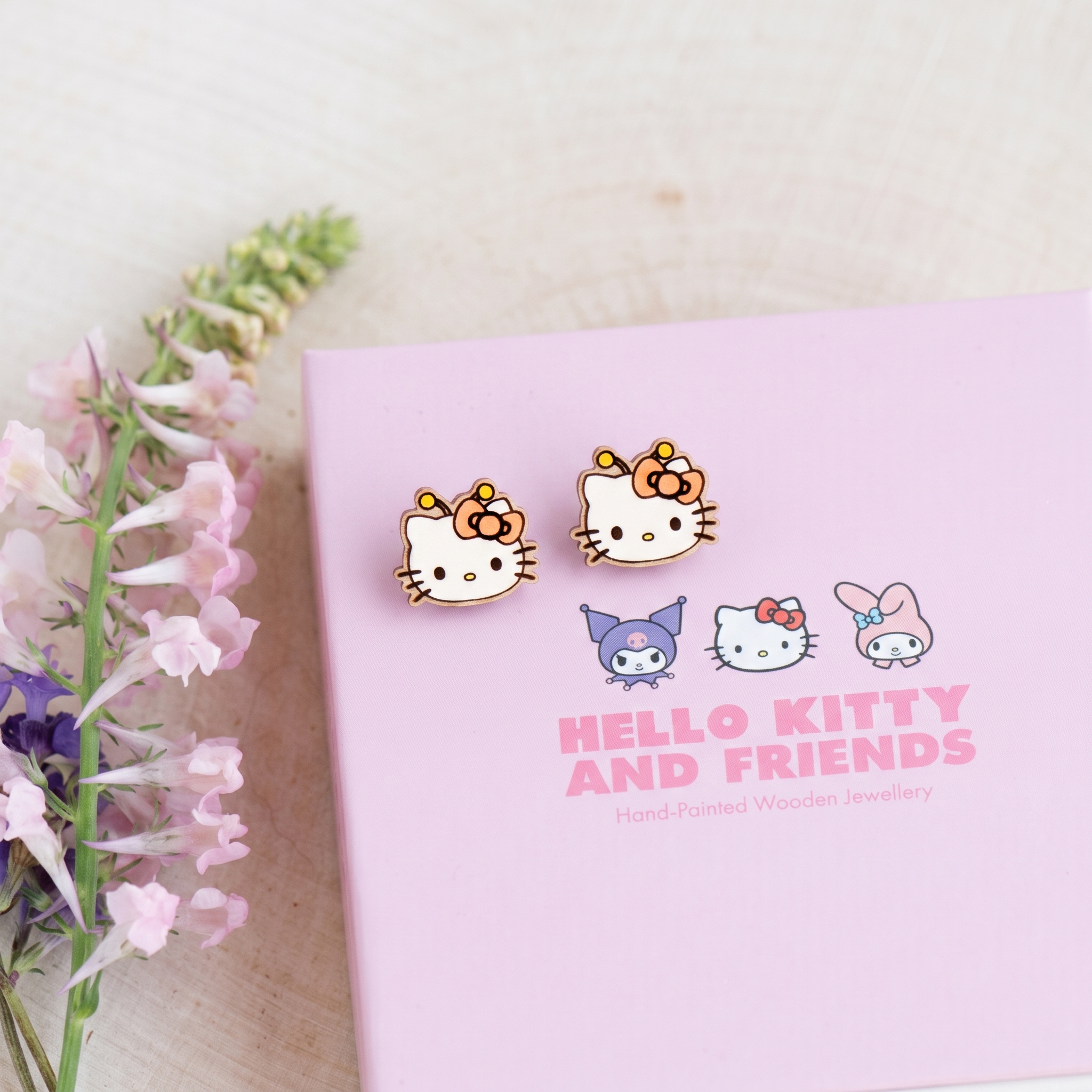 Pendientes de botón Pompompurin con orejas erguidas