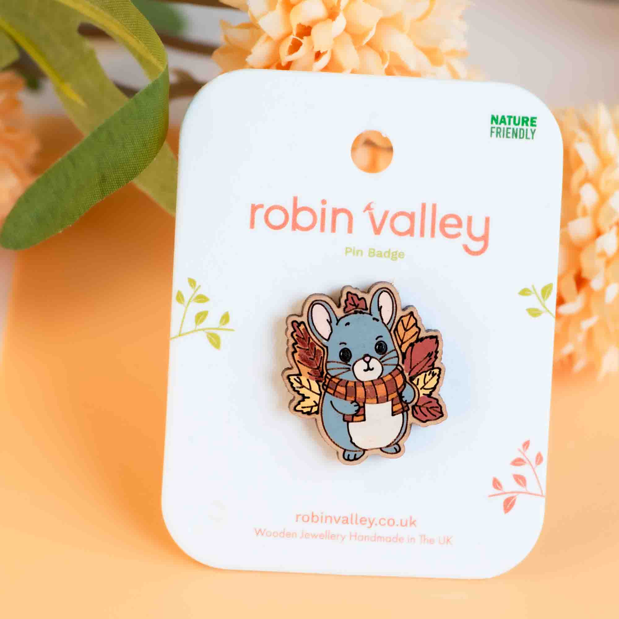 Hand - painted Chinchilla with Leaves Wooden Pin Badge - PL40329 - Robin Valley Official Store
