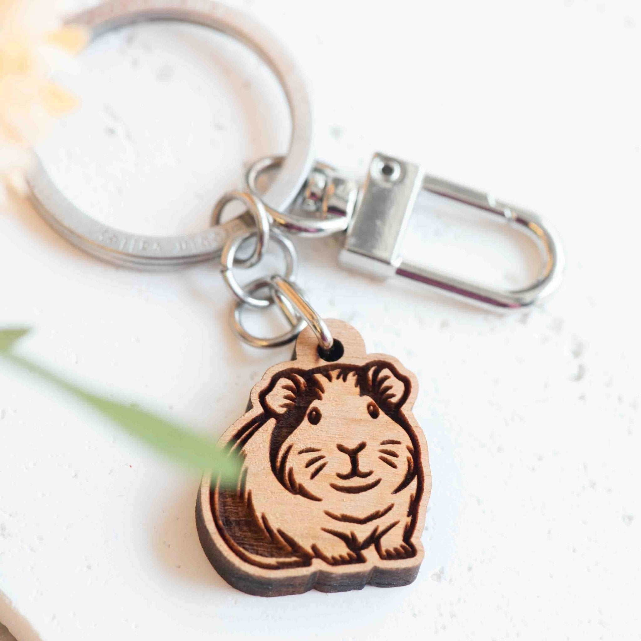 Cute Guinea Pig Wooden Keyring - KL20433 - Robin Valley Official Store