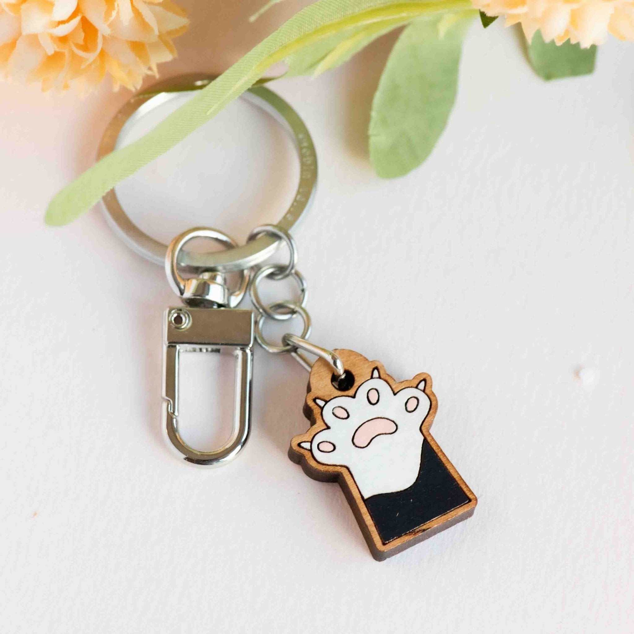 Hand - painted Black White Cat Paw Wooden Keyring - KL20389 - Robin Valley Official Store