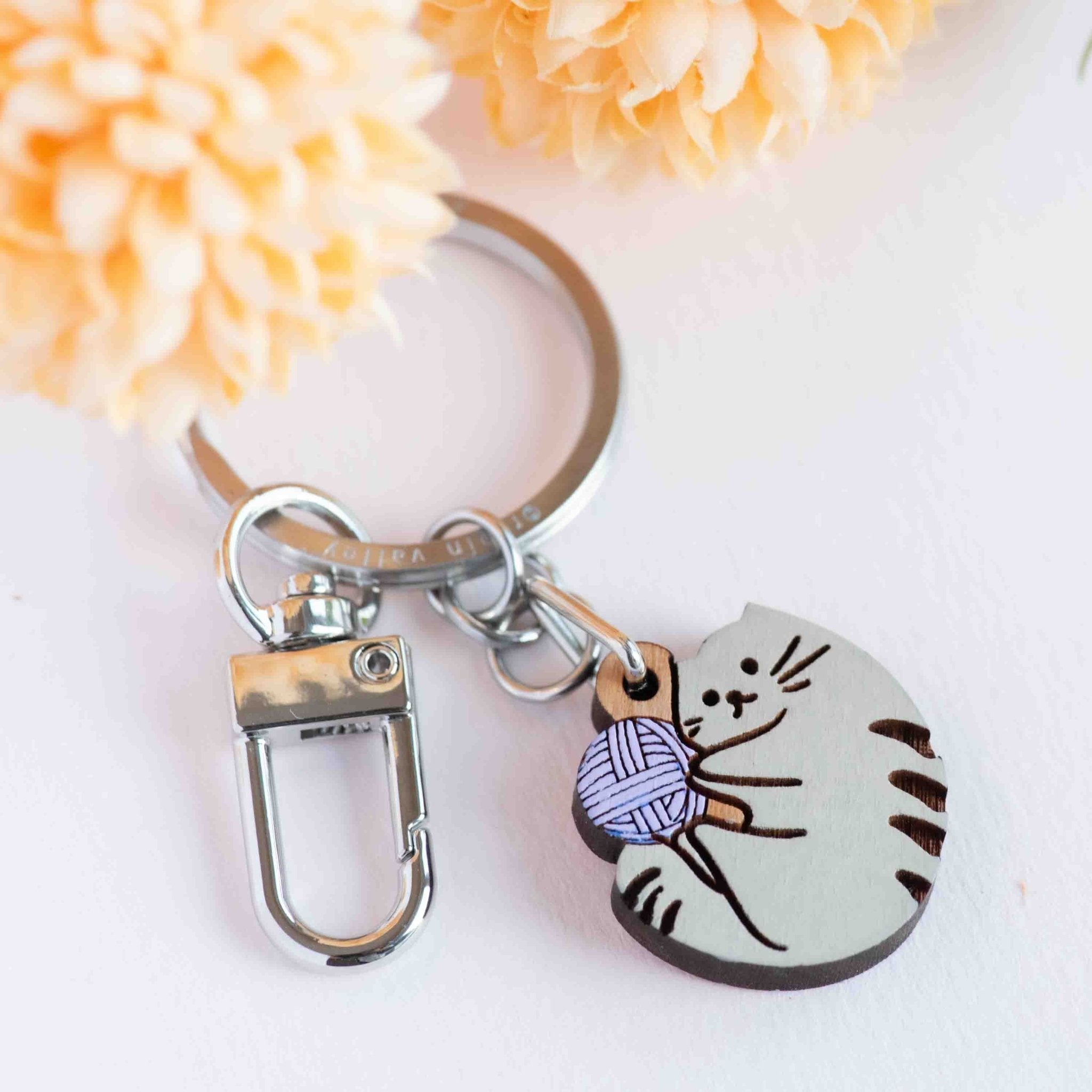 Hand - painted Cat with Yarn Wooden Keyring - KL20388 - Robin Valley Official Store