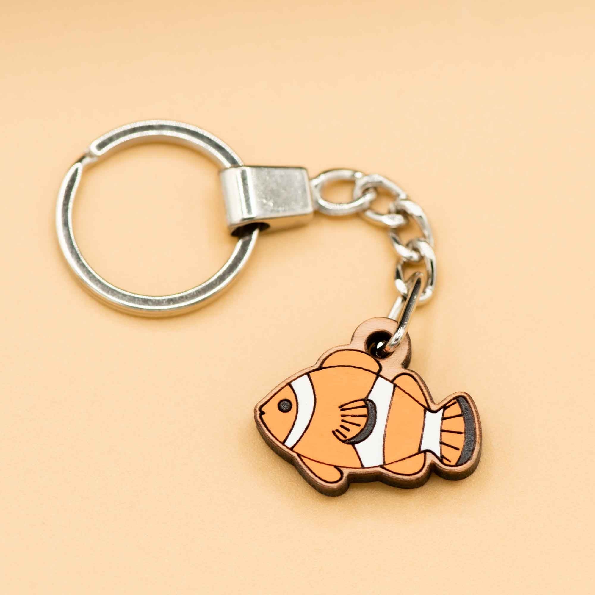 Hand - painted Clownfish Wooden Keyring - KS23063 - Robin Valley Official Store