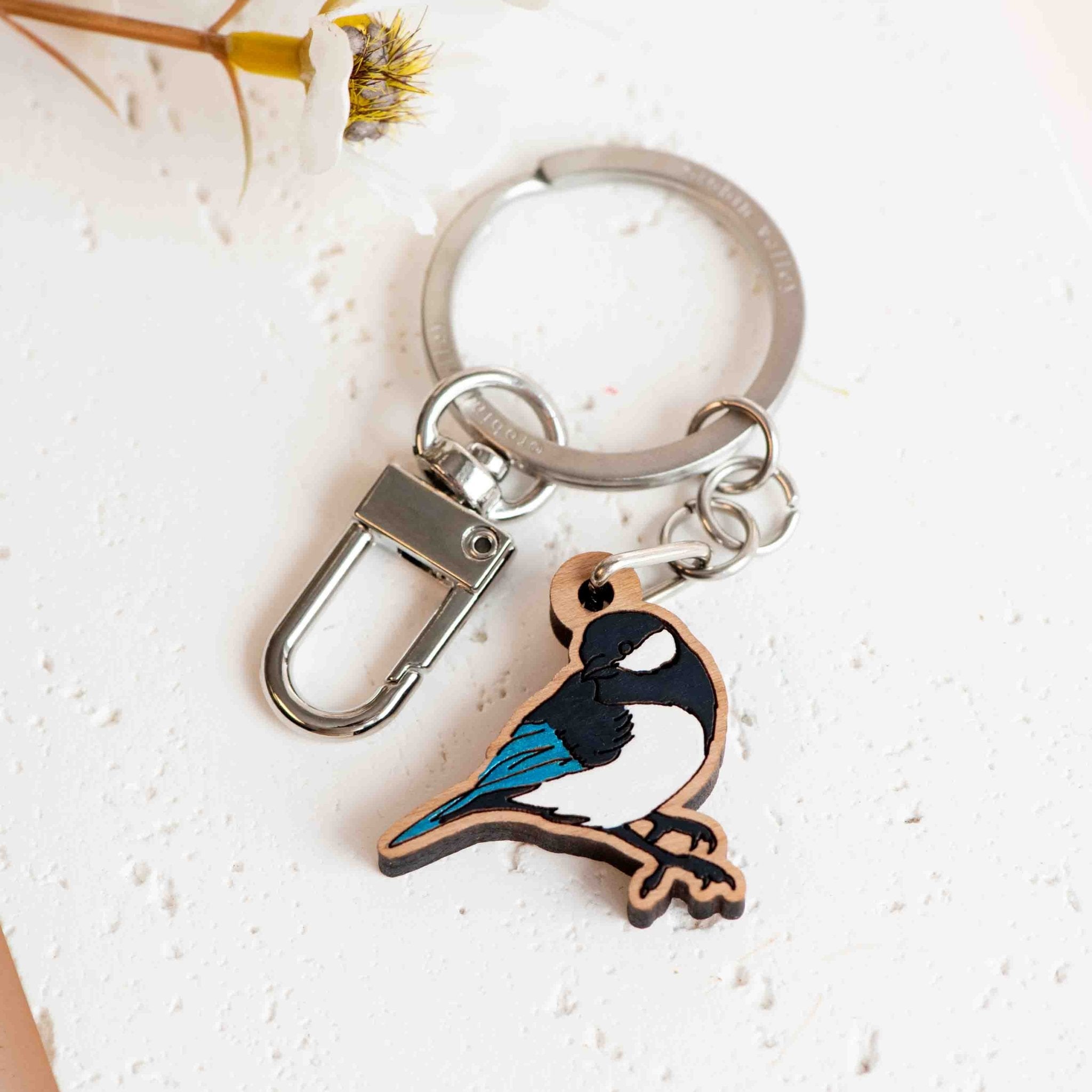 Hand - painted Magpie Wooden Keyring - KB22085 - Robin Valley Official Store