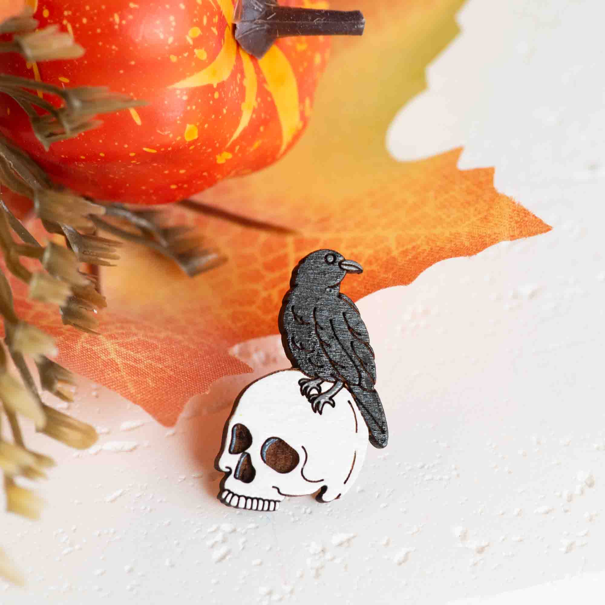 Hand - painted Raven and Skull Wooden Pin Badge - PT45282 - Robin Valley Official Store