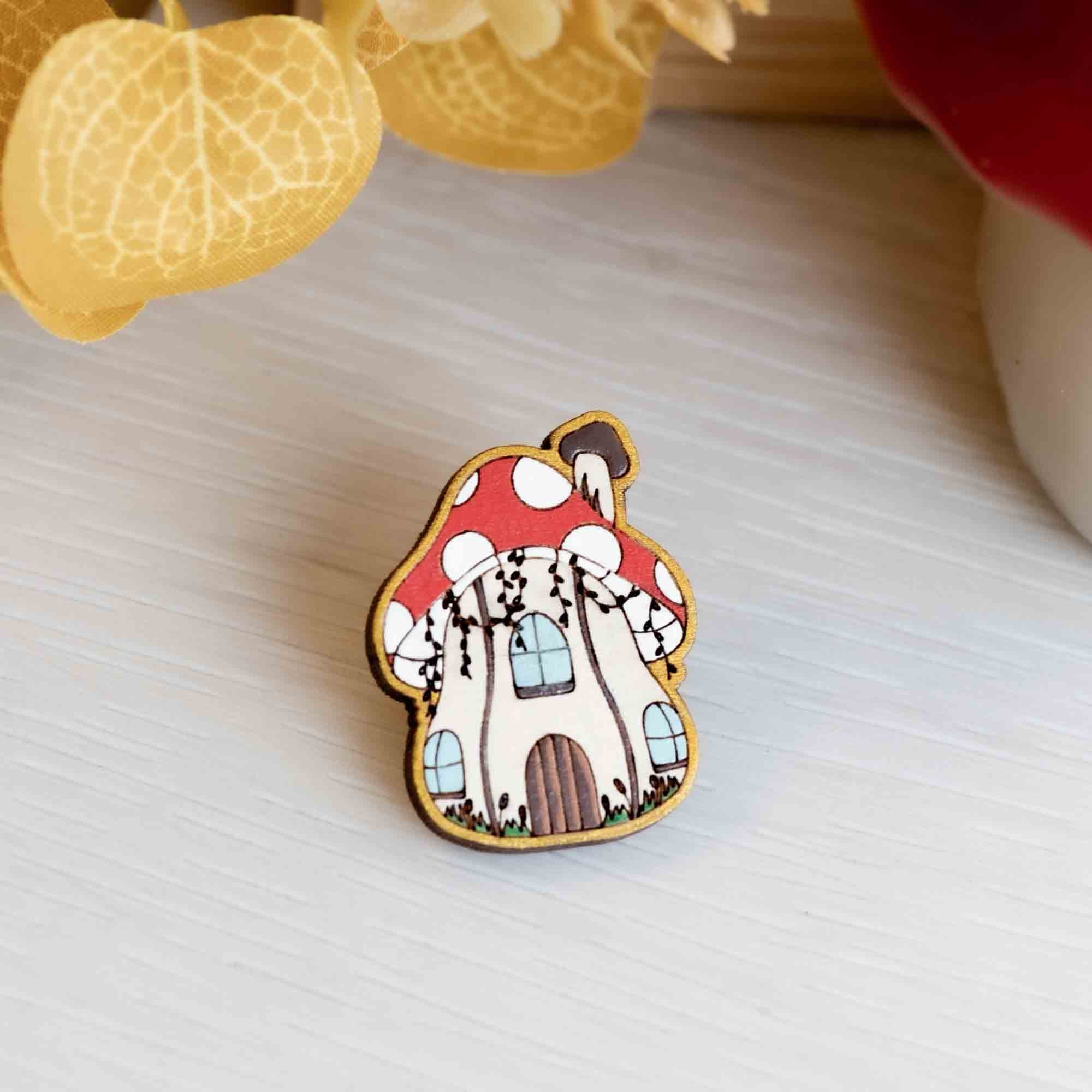 Hand - painted Toadstool Fairy House Wooden Pin Badge - PO44150 - Robin Valley Official Store