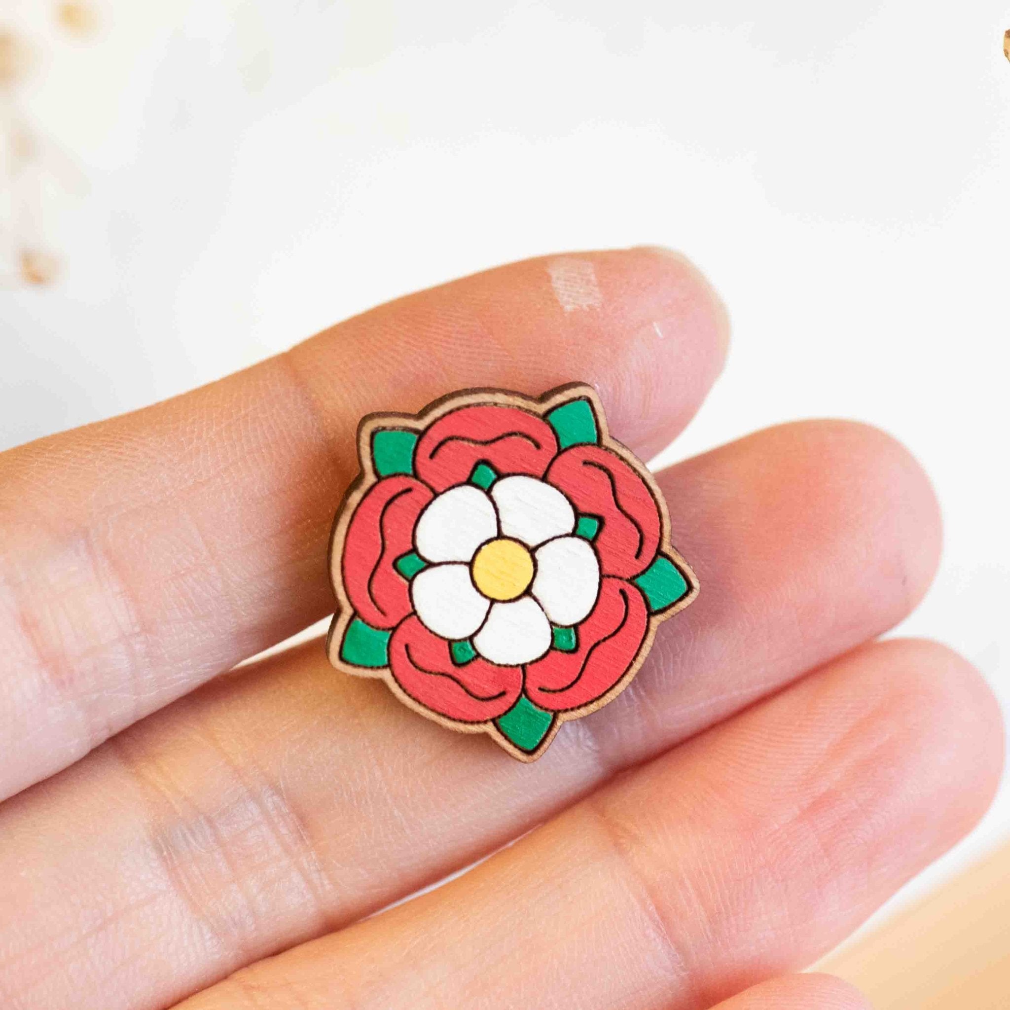 Hand - painted Tudor Rose Wooden Pin Badge - PO14064 - Robin Valley Official Store