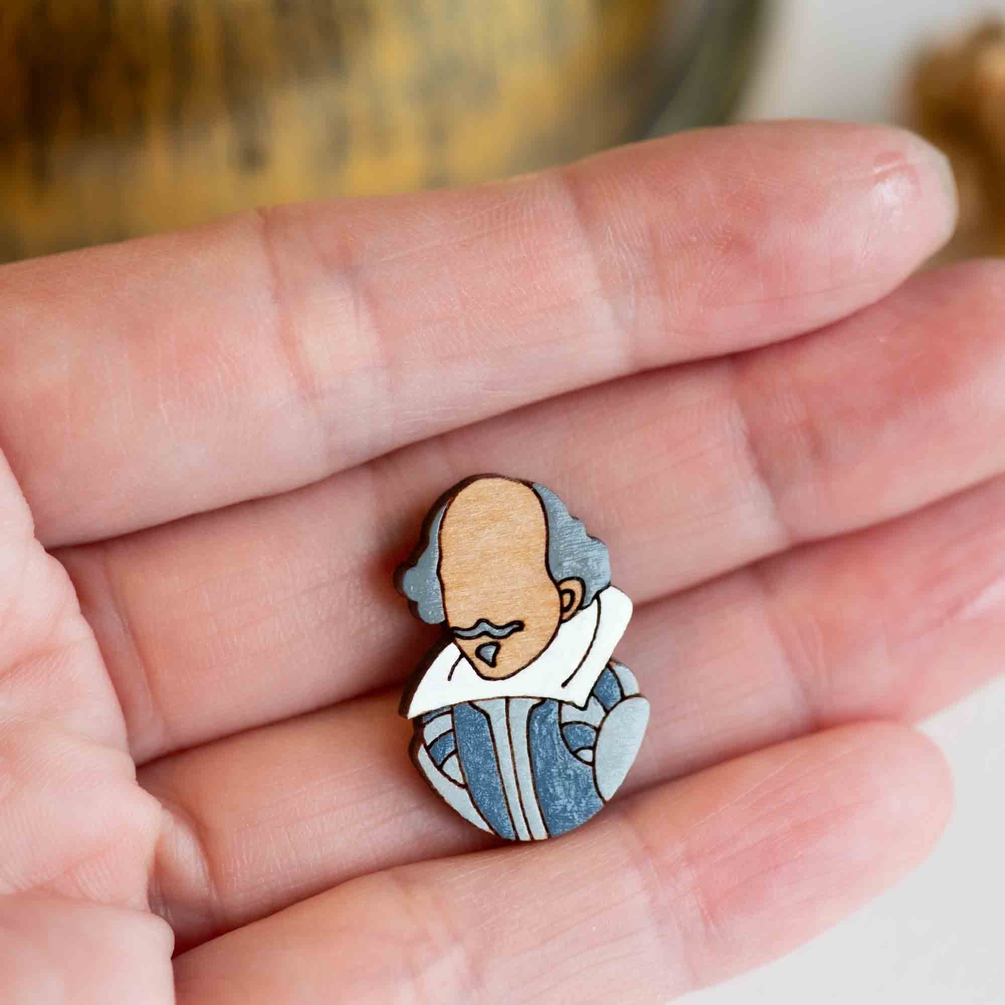 Hand - painted William Shakespeare Portrait Wooden Pin Badge - PO44125 - Robin Valley Official Store