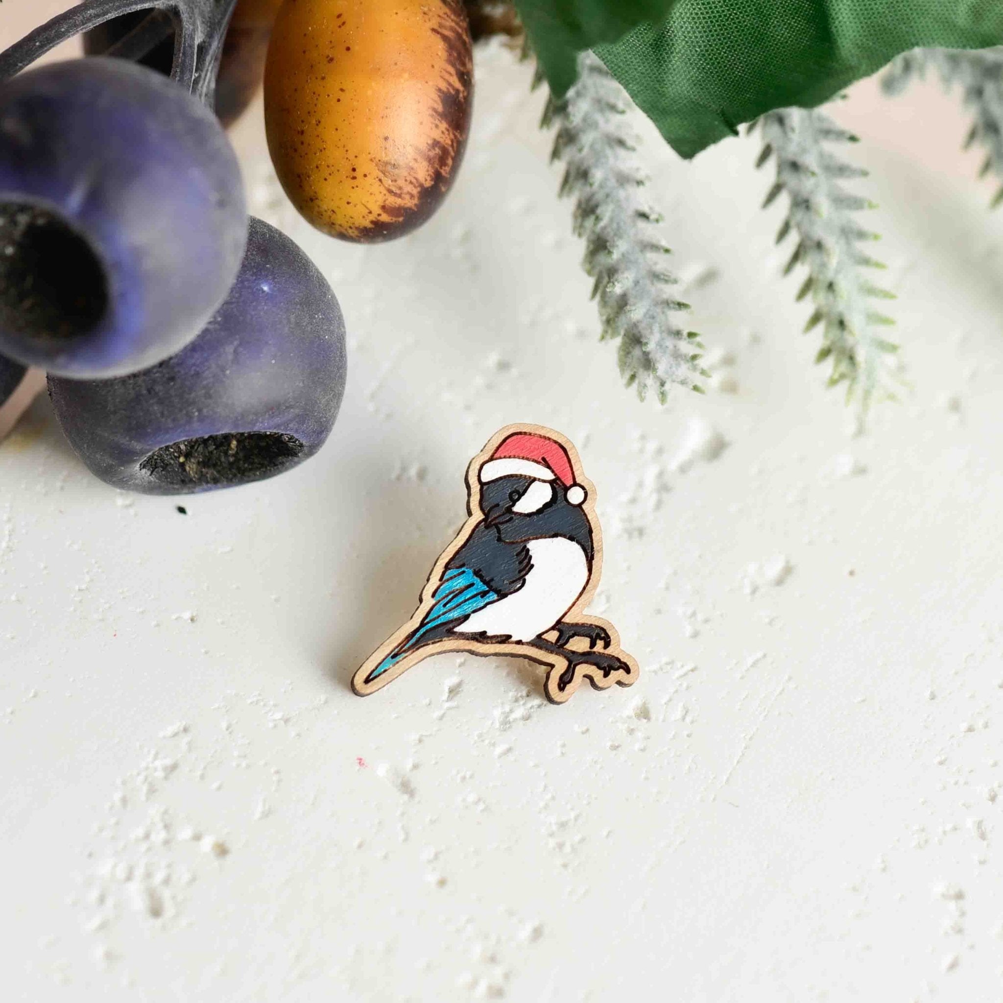 Hand - painted Wooden Xmas Magpie Pin Badge - PB42085X - Robin Valley Official Store