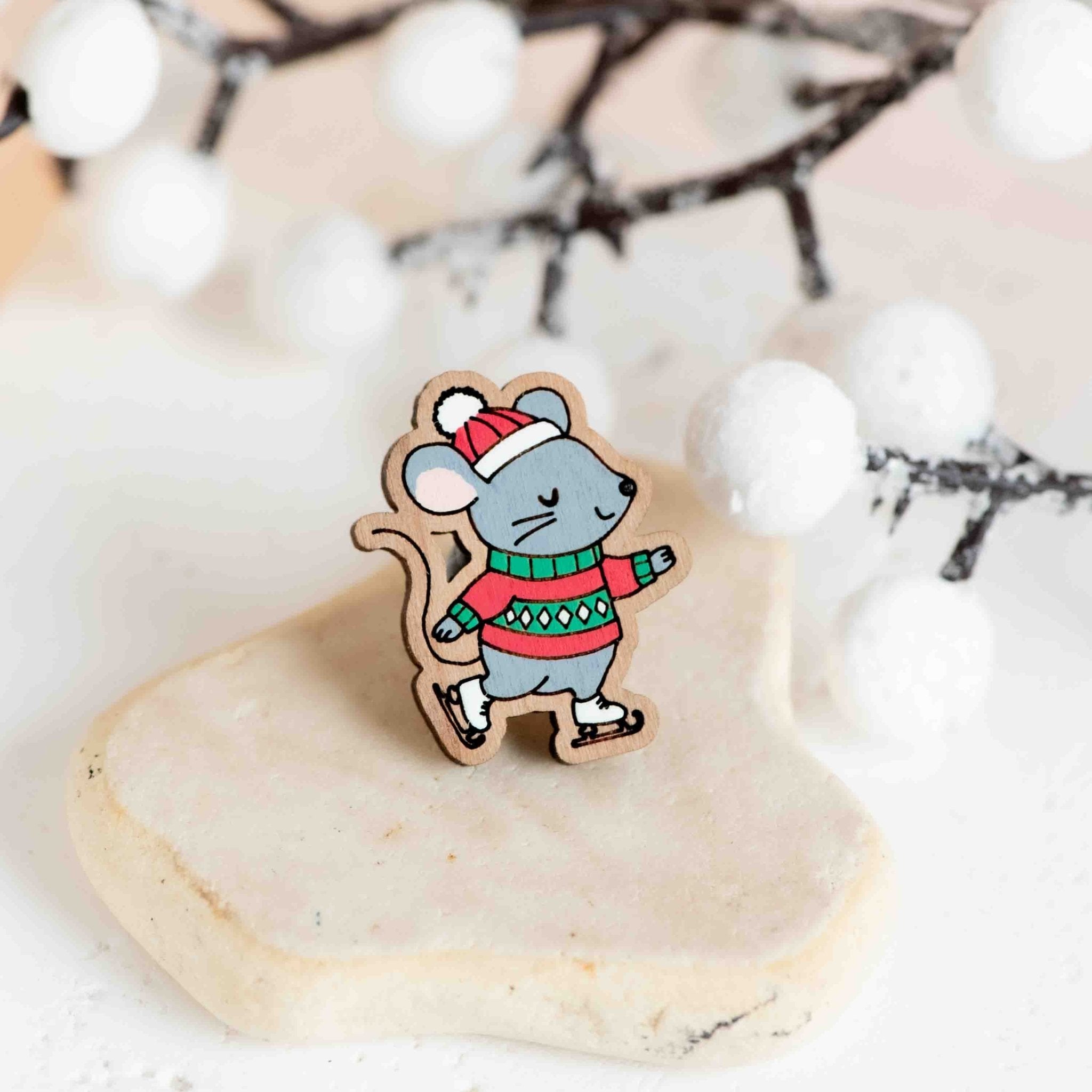 Hand - painted Xmas Skating Little Mouse Wooden Pin Badge - PL40505 - Robin Valley Official Store