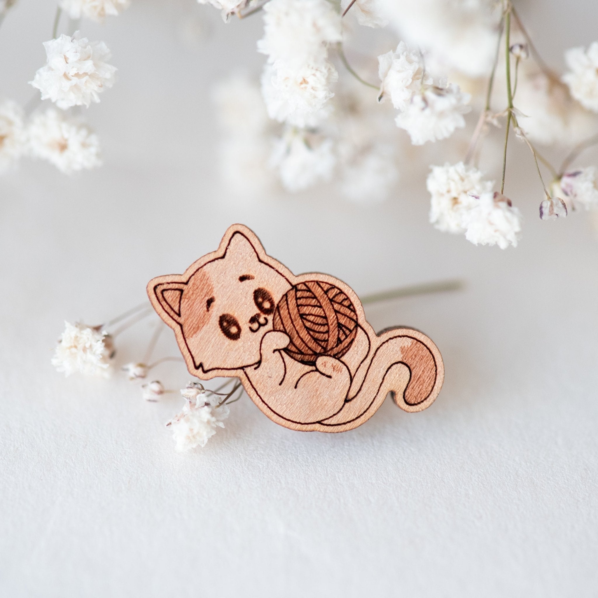 Cat Playing with Yarn Cherry Wood Pin Badge - PL40042 - Robin Valley Official Store