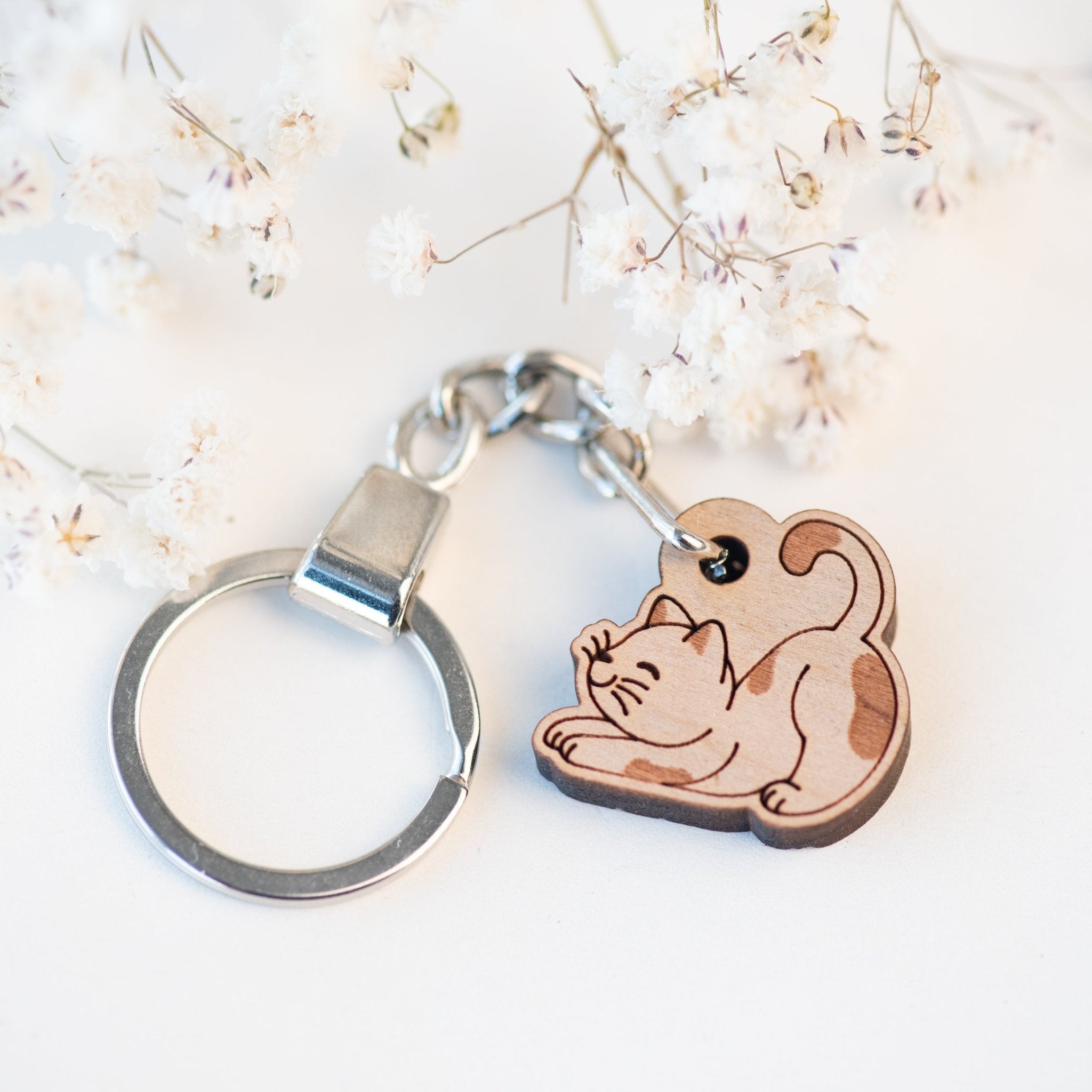 Cat (Stretching) Cherry Wood Keyring - KL20040 - Robin Valley Official Store