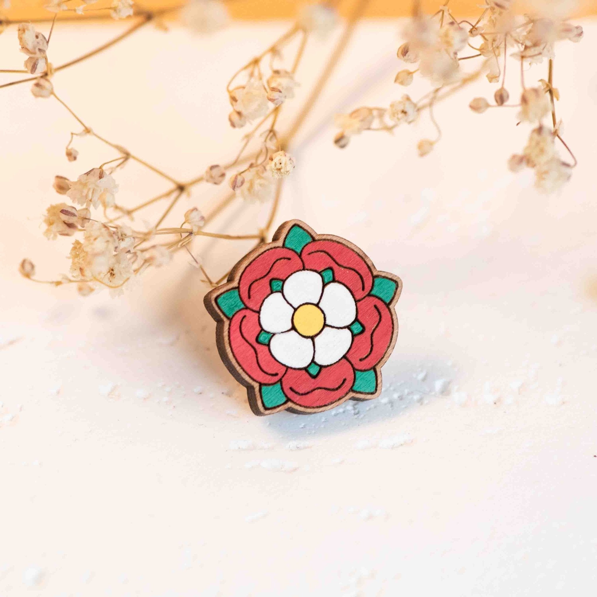 Hand - painted Tudor Rose Wooden Pin Badge - PO14064 - Robin Valley Official Store