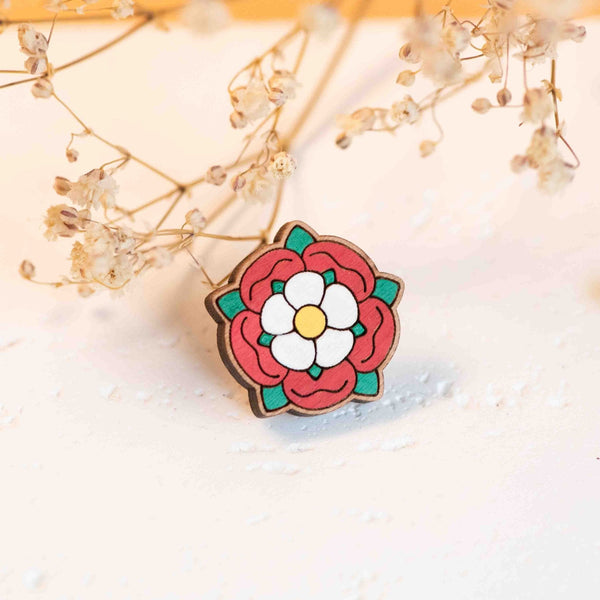 Hand - painted Tudor Rose Wooden Pin Badge - PO14064 - Robin Valley Official Store