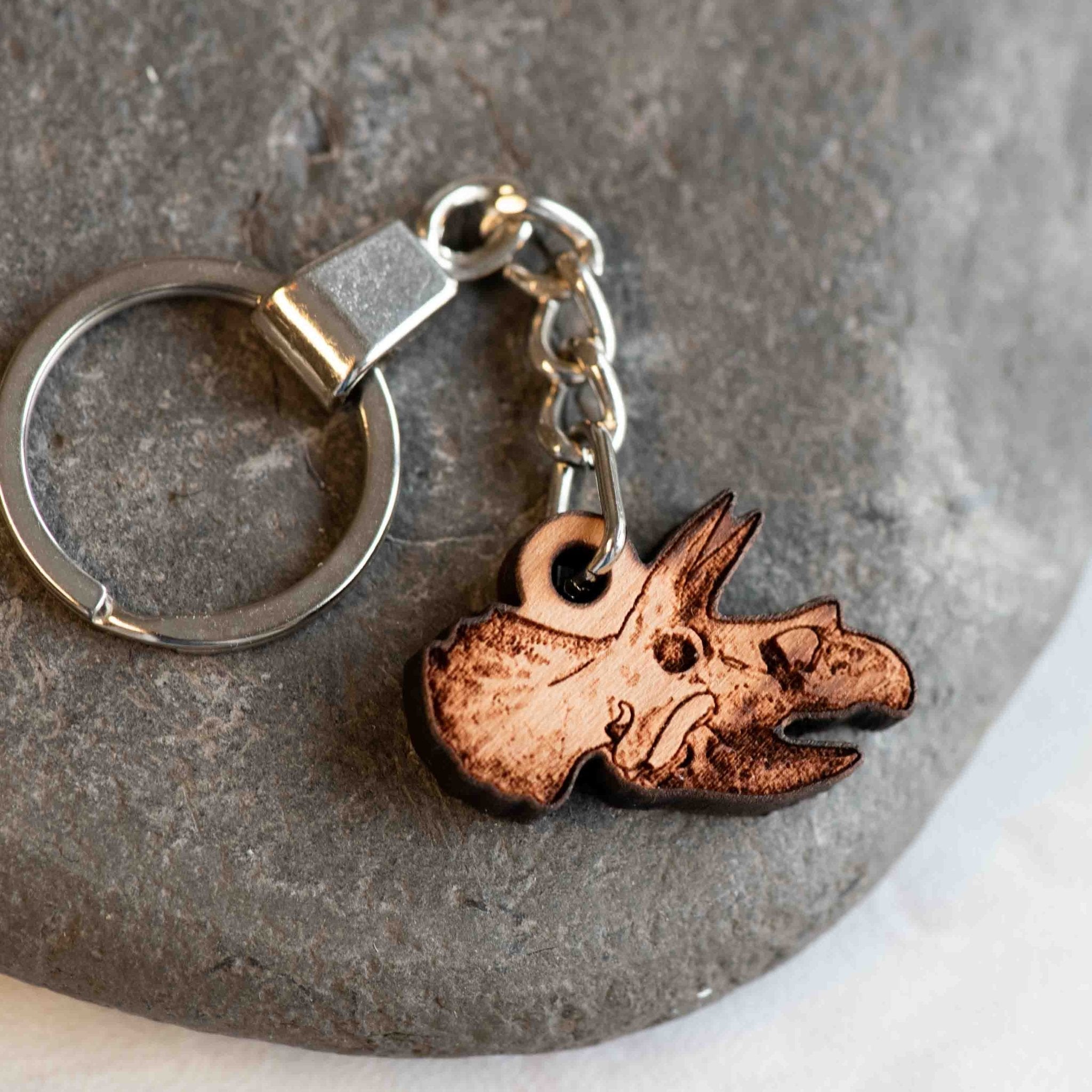 Triceratops Skull Fossil Cherry Wood Keyring - KO24069 - Robin Valley Official Store